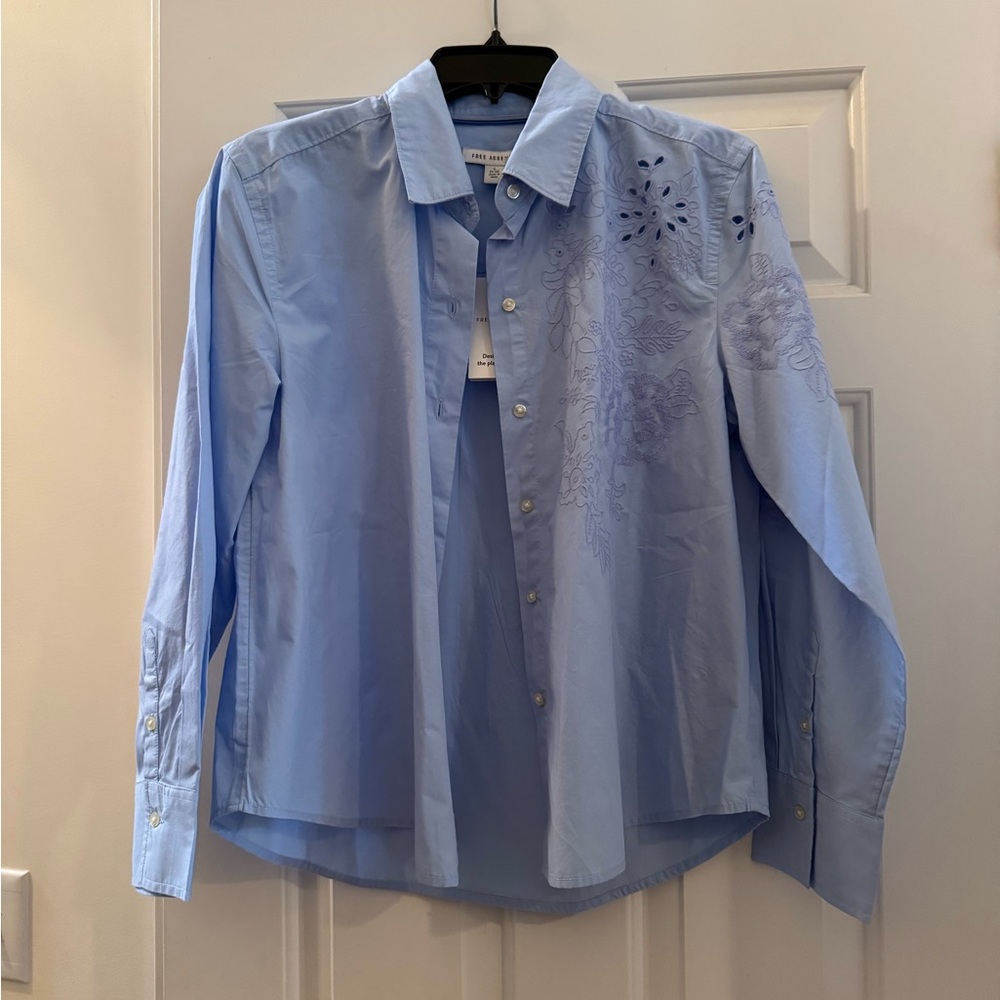Free Assembly Light Blue Button-Up Shirt Small NEW
